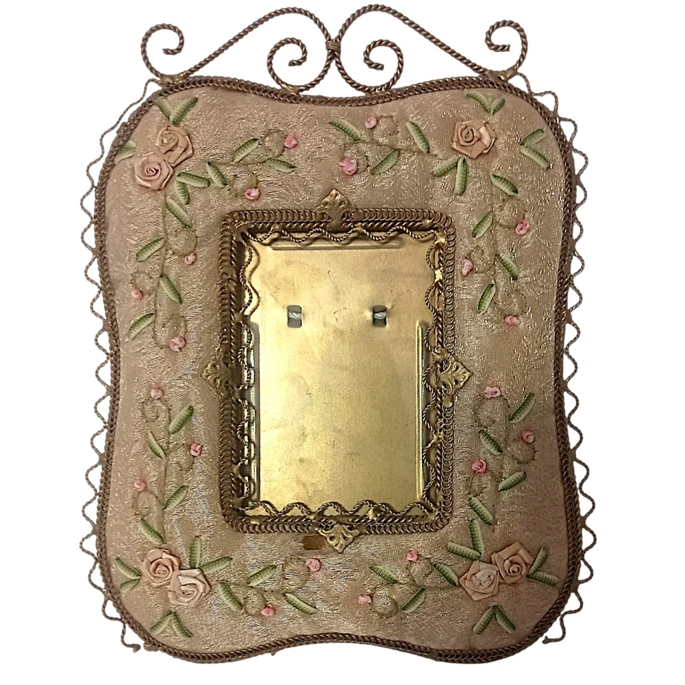 Vtg Victorian Embroidered Flower Picture Frame Photo Gold Lame'‎ Metal Mesh FLAW